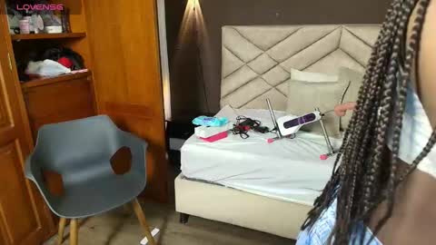 Snapshot of raqueljones_ chatting on October 15, 7:27 pm Raquel online show from October 15, 7:27 pm