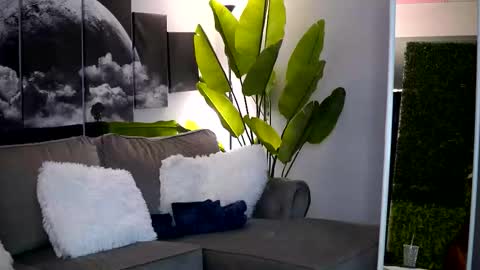 Snapshot of raquellevon chatting on September 20, 7:28 am Raquelle online show from September 20, 7:28 am