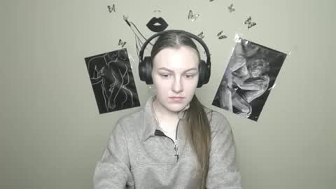 raspberry0101 online show from January 18, 1:51 pm