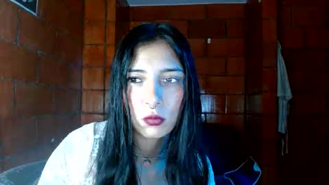 Snapshot of raven__purple chatting on February 5, 2:19 am raven__purple online show from February 5, 2:19 am