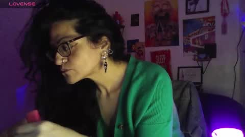 Snapshot of ravenandsin chatting on December 30, 12:00 am Raven online show from December 30, 12:00 am