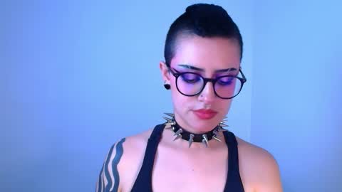 ravendarkness_ online show from April 23, 6:43 am