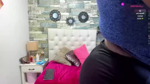 ravennova_ online show from July 8, 2:41 pm