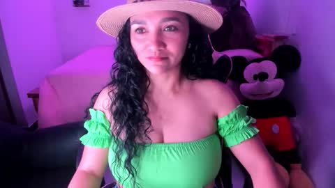 Danna online show from February 5, 9:51 pm