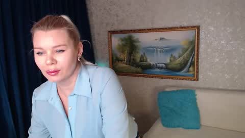 Snapshot of reasonforpassion_ chatting on December 20, 6:13 pm Im a little sick. Ill be back soon. online show from December 20, 6:13 pm