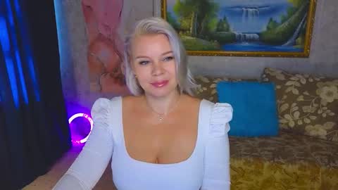 Snapshot of reasonforpassion_ chatting on September 23, 5:49 am Im a little sick. Ill be back soon. online show from September 23, 5:49 am