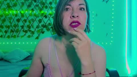 Rebbeca online show from November 5, 10:31 am