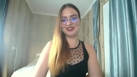 Snapshot of rebecca_ccaa chatting on September 13, 3:42 pm Rebecca online show from September 13, 3:42 pm