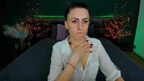 rebecca_diamonds online show from February 5, 6:35 am