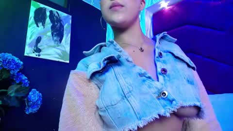 Snapshot of rebeka_baker chatting on February 4, 12:19 am REBEKA online show from February 4, 12:19 am