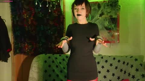 Lara online show from October 31, 4:44 pm