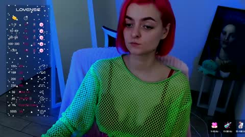 Snapshot of red_bestie_ chatting on December 3, 2:05 pm Bestie online show from December 3, 2:05 pm