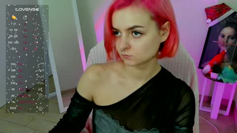 Snapshot of red_bestie_ chatting on December 9, 1:34 pm Bestie online show from December 9, 1:34 pm
