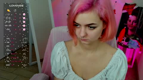 Snapshot of red_bestie_ chatting on January 11, 8:00 am Bestie online show from January 11, 8:00 am