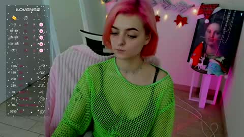 Snapshot of red_bestie_ chatting on December 13, 1:55 pm Bestie online show from December 13, 1:55 pm