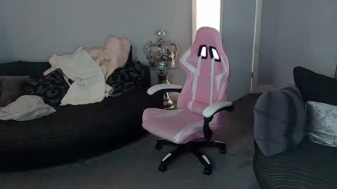 Red -  online show from March 3, 4:54 pm