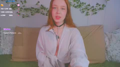 Snapshot of red_lissa chatting on October 5, 1:49 pm Lissa 3 online show from October 5, 1:49 pm