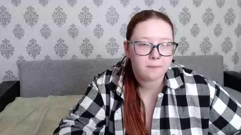 Snapshot of redchloee chatting on October 12, 8:28 am Chloe online show from October 12, 8:28 am