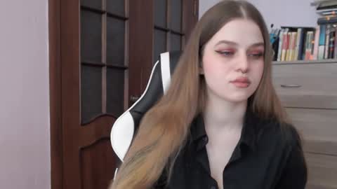 Lily online show from February 28, 2:42 am