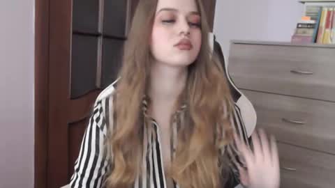 Lily online show from October 24, 2:29 am