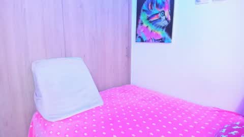 redski77 online show from November 22, 7:33 am