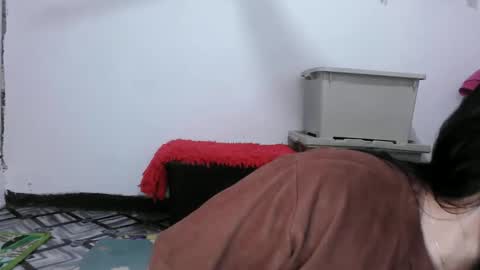 reign2525 online show from February 1, 12:09 am