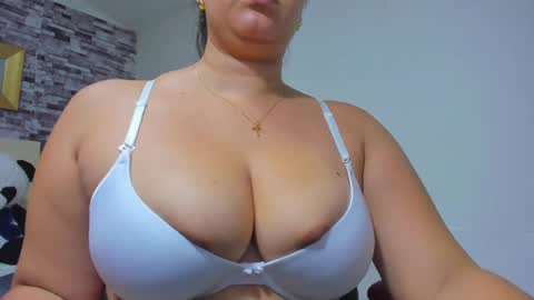 Snapshot of reina_loren chatting on December 26, 9:58 pm reina_loren online show from December 26, 9:58 pm