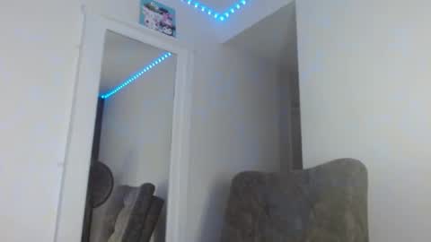 Snapshot of reina_reina chatting on October 10, 12:48 am reina_reina online show from October 10, 12:48 am
