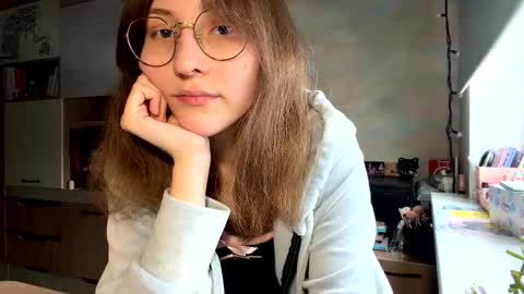 Mia online show from February 16, 9:53 am