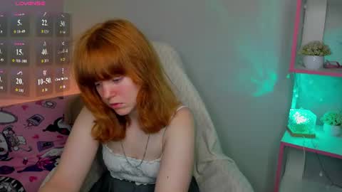 reneefoxy_ online show from June 29, 1:23 am