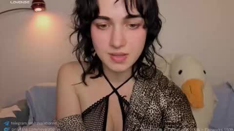Snapshot of revalation_ chatting on October 17, 4:21 pm Ewiwi online show from October 17, 4:21 pm