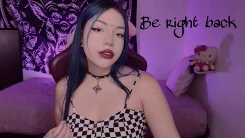Snapshot of revenmiller_ chatting on October 6, 12:44 pm Reven online show from October 6, 12:44 pm