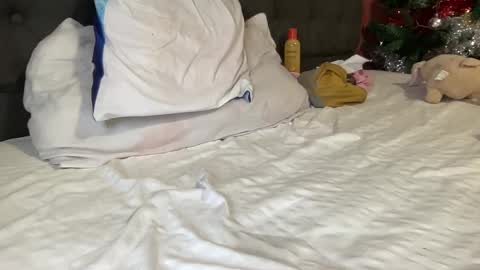 Snapshot of reyna77 chatting on December 19, 9:49 pm reyna77 online show from December 19, 9:49 pm