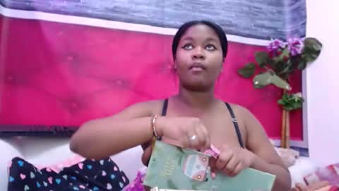 RIHANNA online show from January 8, 7:45 pm