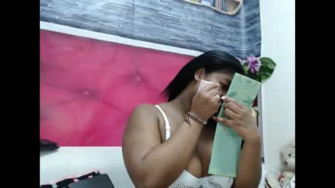 RIHANNA online show from January 4, 6:40 pm