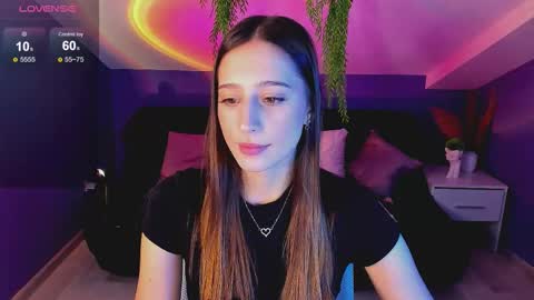 Snapshot of rioestrella chatting on September 19, 3:33 pm Emilia online show from September 19, 3:33 pm