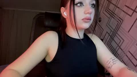 Nicole online show from April 6, 4:52 pm