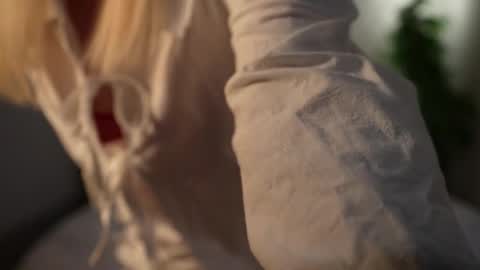 rivenne online show from November 15, 1:23 pm