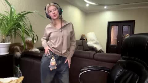 Anny online show from February 2, 10:58 am