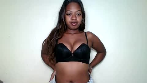 rochellinah online show from June 14, 11:54 am