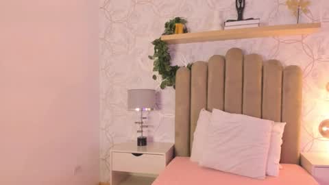 Snapshot of roma_love_ chatting on December 5, 11:27 am online show from December 5, 11:27 am