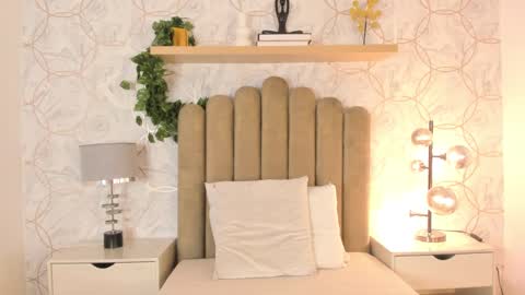 Snapshot of roma_love_ chatting on December 19, 1:07 pm online show from December 19, 1:07 pm