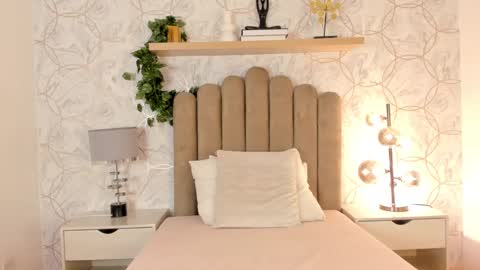 Snapshot of roma_love_ chatting on January 6, 11:29 am online show from January 6, 11:29 am