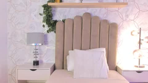 Snapshot of roma_love_ chatting on December 7, 11:40 am online show from December 7, 11:40 am