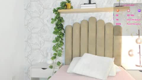 Snapshot of roma_love_ chatting on March 9, 11:25 am online show from March 9, 11:25 am