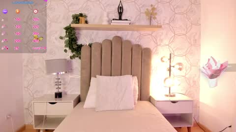 Snapshot of roma_love_ chatting on December 14, 12:23 pm online show from December 14, 12:23 pm