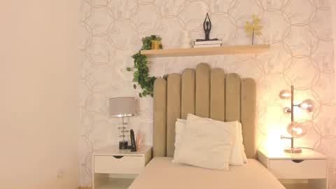 Snapshot of roma_love_ chatting on December 20, 12:05 pm online show from December 20, 12:05 pm