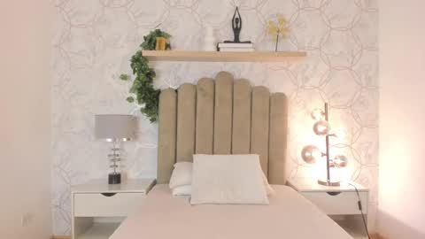 Snapshot of roma_love_ chatting on February 19, 11:49 am online show from February 19, 11:49 am