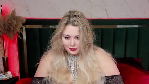 Snapshot of rosa1ia chatting on February 4, 9:10 pm Chloe online show from February 4, 9:10 pm