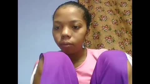 rosah225127 online show from May 25, 4:33 am